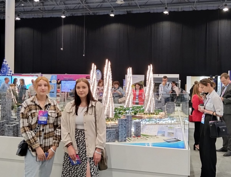 Педагоги и студенты НАСК активно посещают мероприятия IX Международного Форума технологического развития «Технопром-2022»