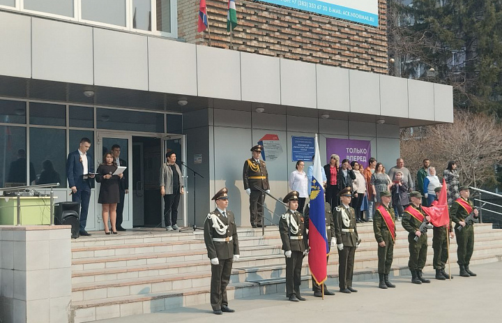 Накануне празднования Дня победы 5 мая, в Новосибирском архитектурно - строительном колледже прошла торжественная линейка, посвященная 78-ой годовщине Победы в Великой Отечественной войне