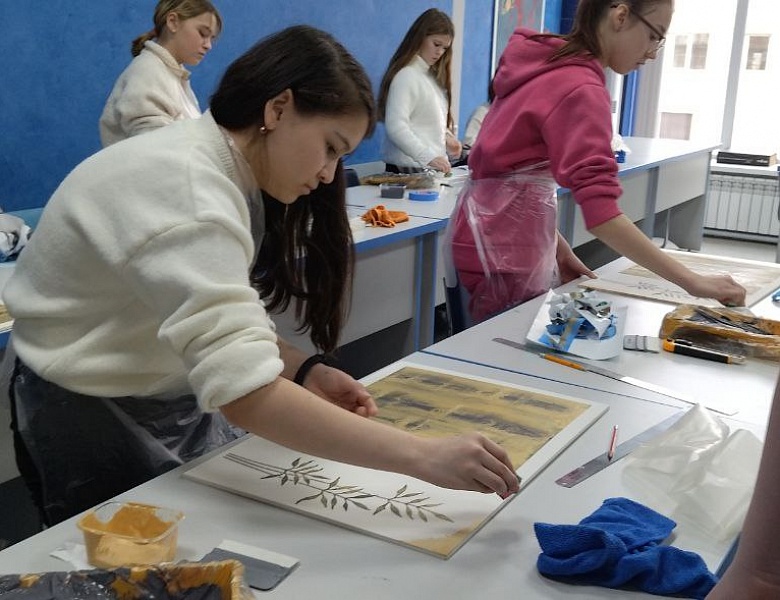 15 ноября в НАСК учащиеся СОШ №20 прошли профессиональные пробы проекта «Билет в будущее» по компетенции Малярные и декоративные работы.