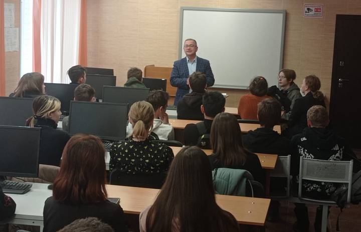 Новосибирский архитектурно-строительный колледж посетил ведущий юрист «Молодежного союза юристов Новосибирской области»