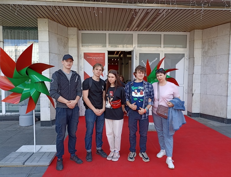 30 июня 2022 студенты Новосибирского архитектурно-строительного колледжа посетили КК им. Маяковского и просмотрели фильма «Подольские курсанты»