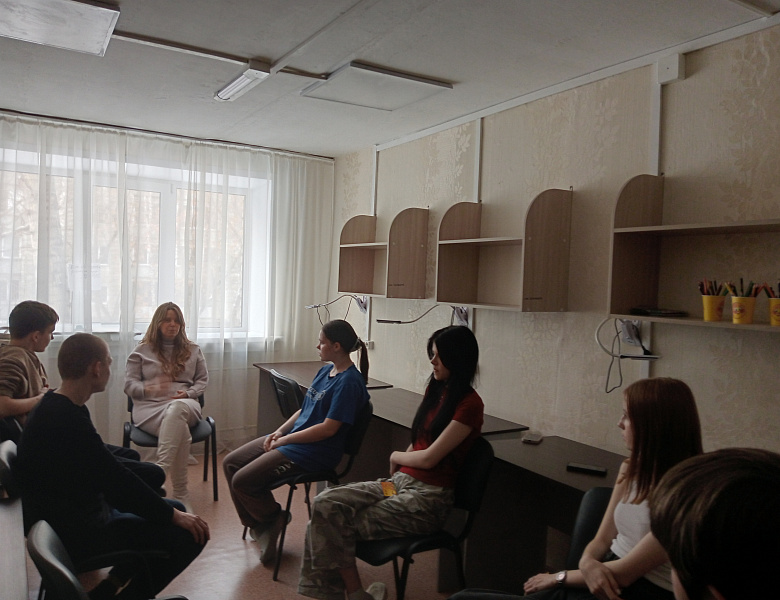 Специалист центра психолого-педагогической помощи молодежи «Прометей» - педагог-психолог Линкевич Дина Владимировна, провела занятие с группой обучающихся