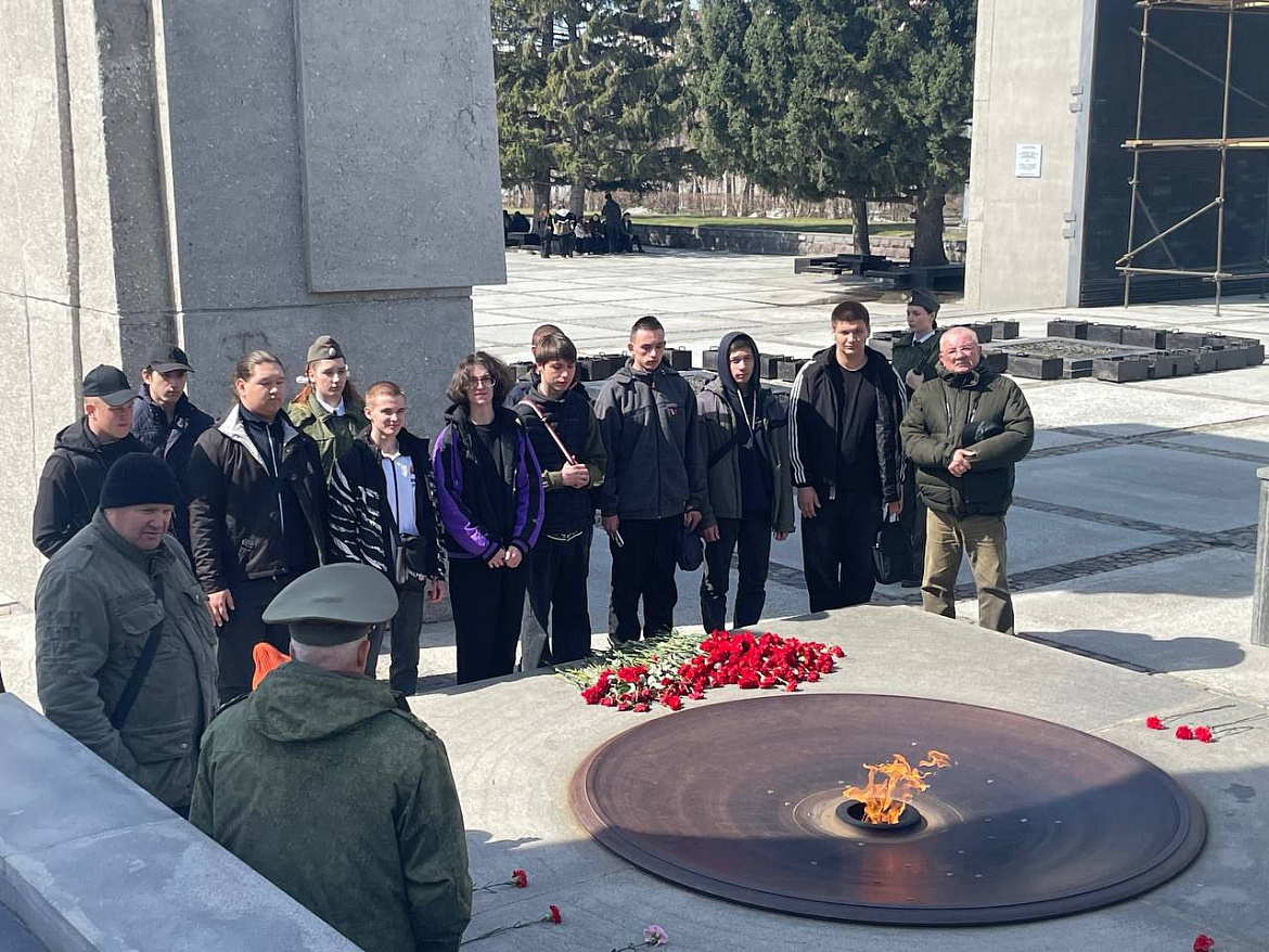 Экскурсия к одному из главных памятников Новосибирска — Монументу Славы.