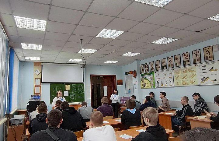 Встреча студентов выпускных групп 28 и 25-2 со специалистами Отдела занятости населения Ленинского района