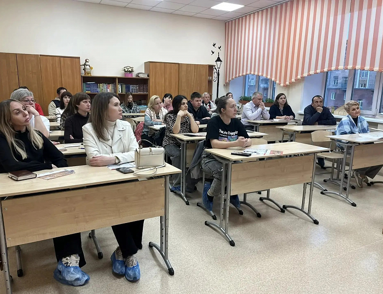 Новосибирский архитектурно-строительный колледж провёл серию профориентационных встреч для школьников и их родителей.