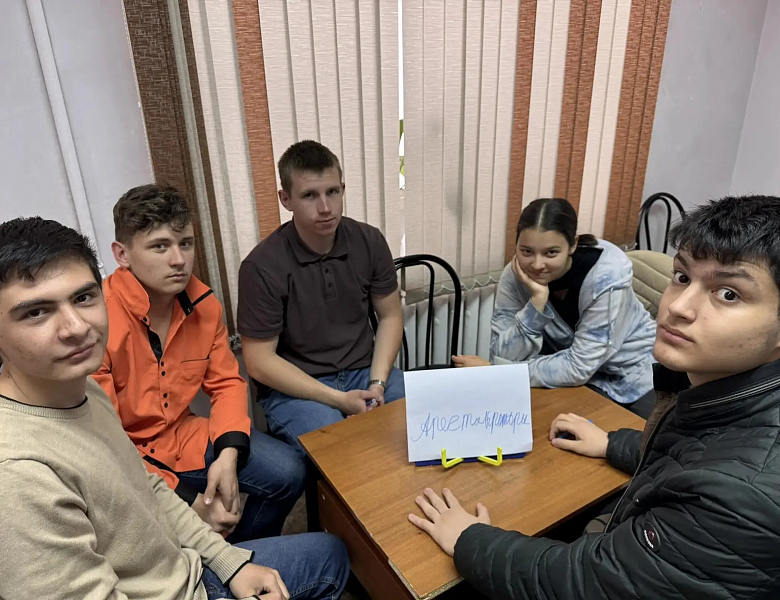 Литературный вызов принят: группа 10 СЭЗС на «Квизбуке»!