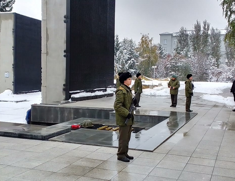Вахта Памяти у Монумента Славы.