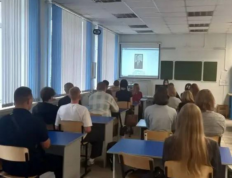 Кураторские часы на тему: «Погружение в историю СПО (к 85-летнему юбилею)», посвященных историческому пути становления и развития СПО в России.