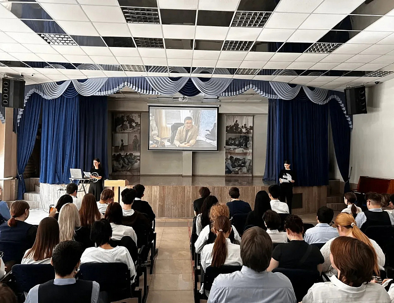 Будущее строится сегодня: преподаватель Штумпф Мария Георгиевна вместе с Амбассадорами Профессионалитета в Гимназии №7!