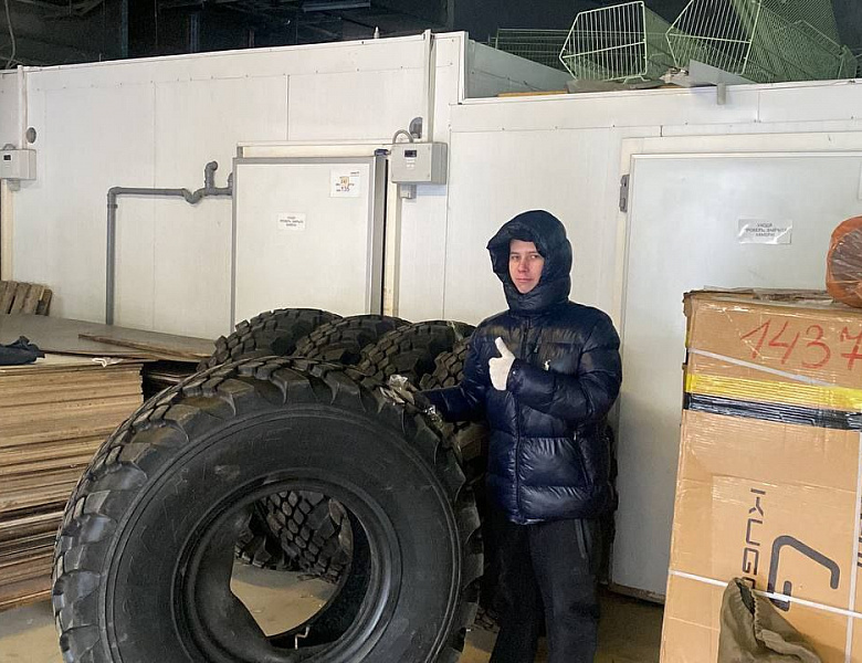 Волонтеры приняли активное участие в погрузке гуманитарного груза в зону СВО