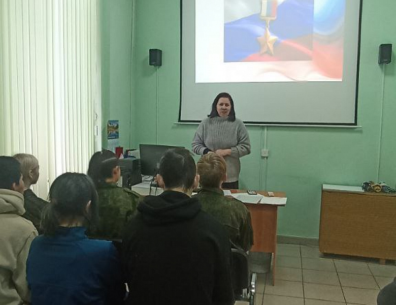 Молодые патриоты прикоснулись к героическому прошлому: экскурсия в Центр истории развития Ленинского района