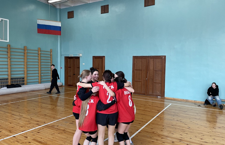 Товарищеская встреча по волейболу между командами девушек 