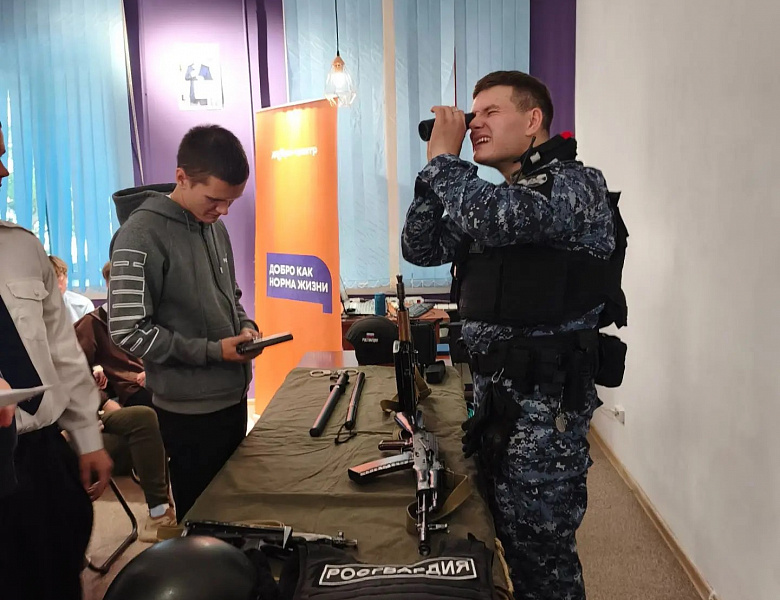 Будущие строители знакомятся с профессией защитников: в рамках проекта «Военная кафедра» состоялась встреча студентов НАСК с правоохранителями.