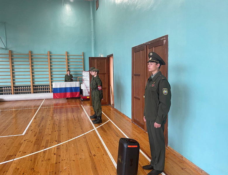 Первый подъём флага в этом учебном году!