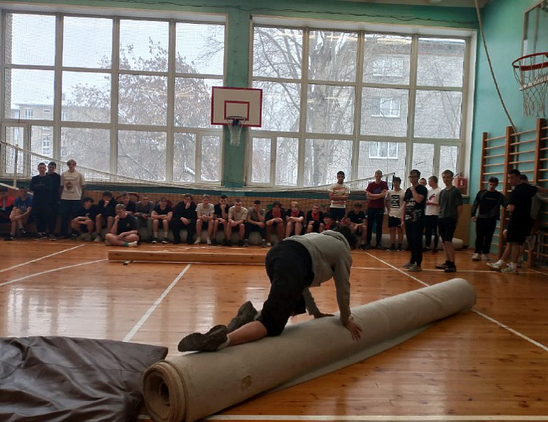 Спортивно - патриотический конкурс "А ну-ка, парни!"