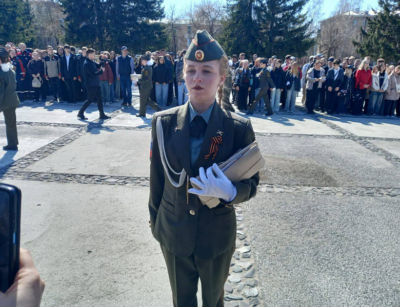 На мемориальном комплексе «Монумент Славы» стартовала Городская акция "Георгиевская ленточка"