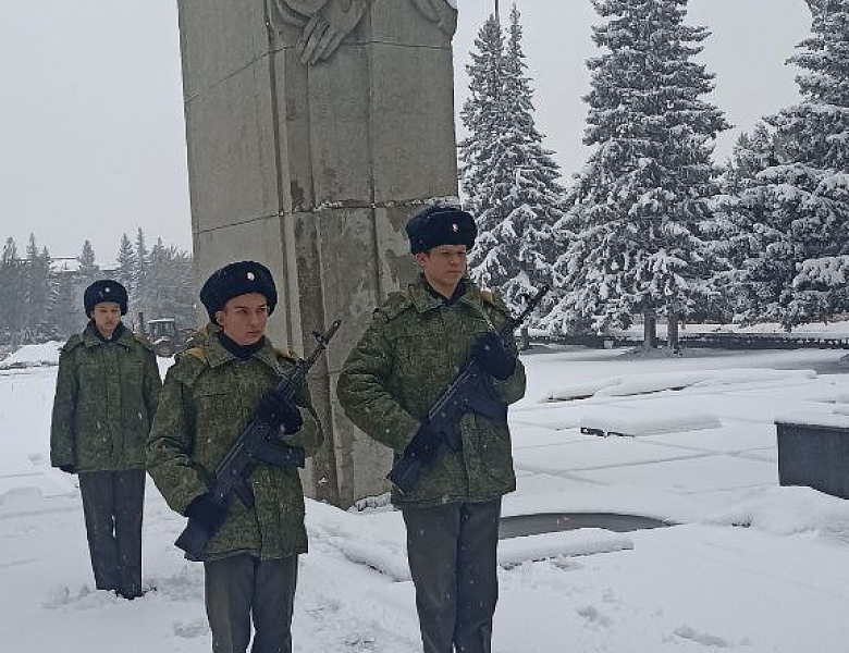 Вахта Памяти у Монумента Славы.