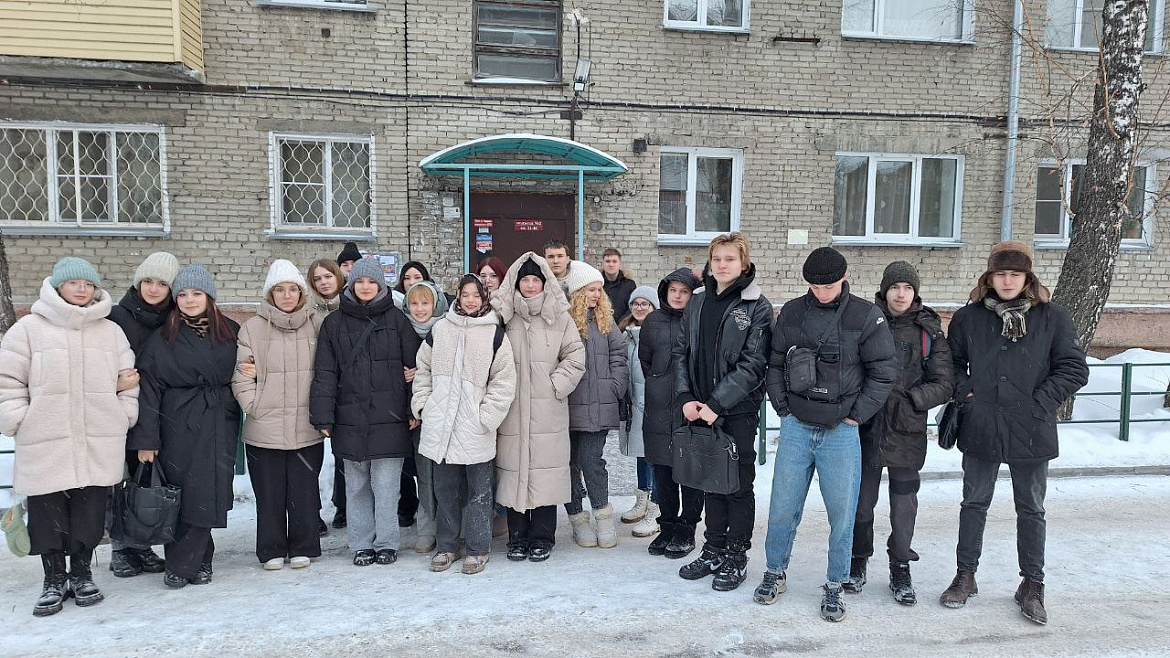 Студенты посетили экскурсию по осмотру прилегающей придомовой территории многоквартирного дома